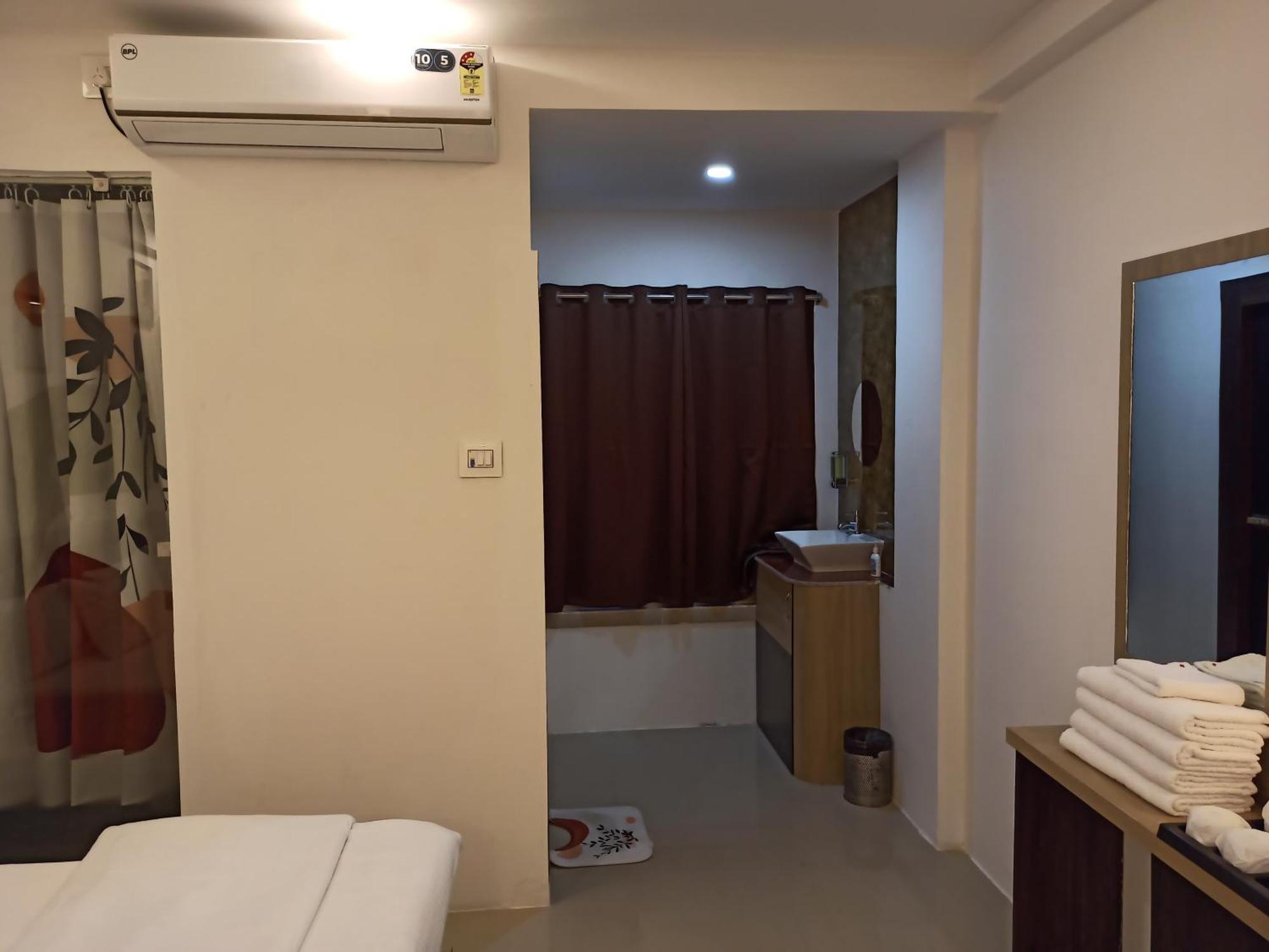 Gods County Hotels & Resorts Tarapith Esterno foto