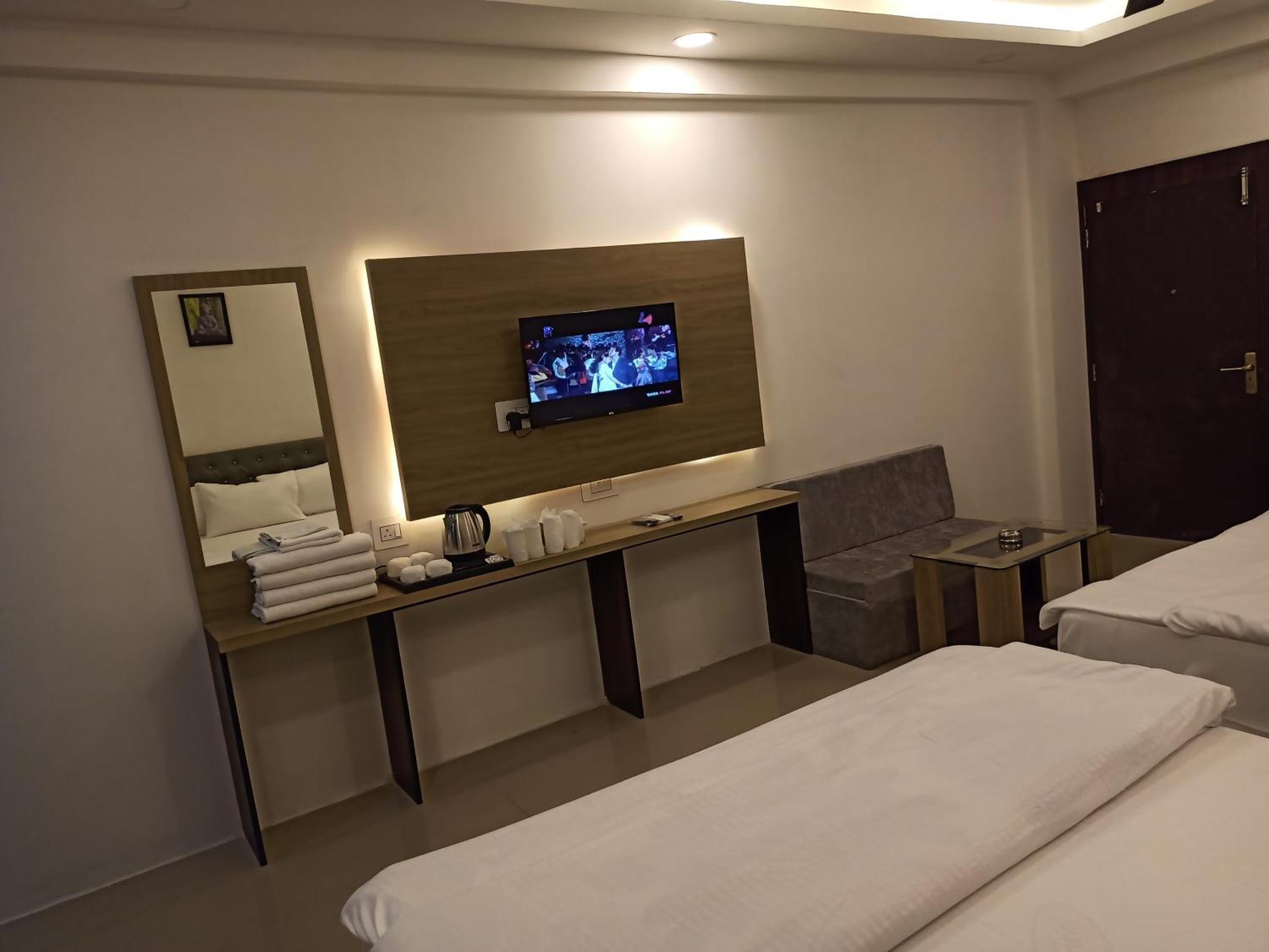 Gods County Hotels & Resorts Tarapith Esterno foto