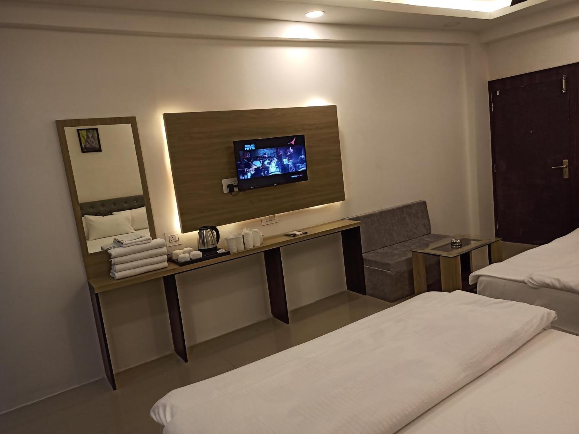 Gods County Hotels & Resorts Tarapith Esterno foto