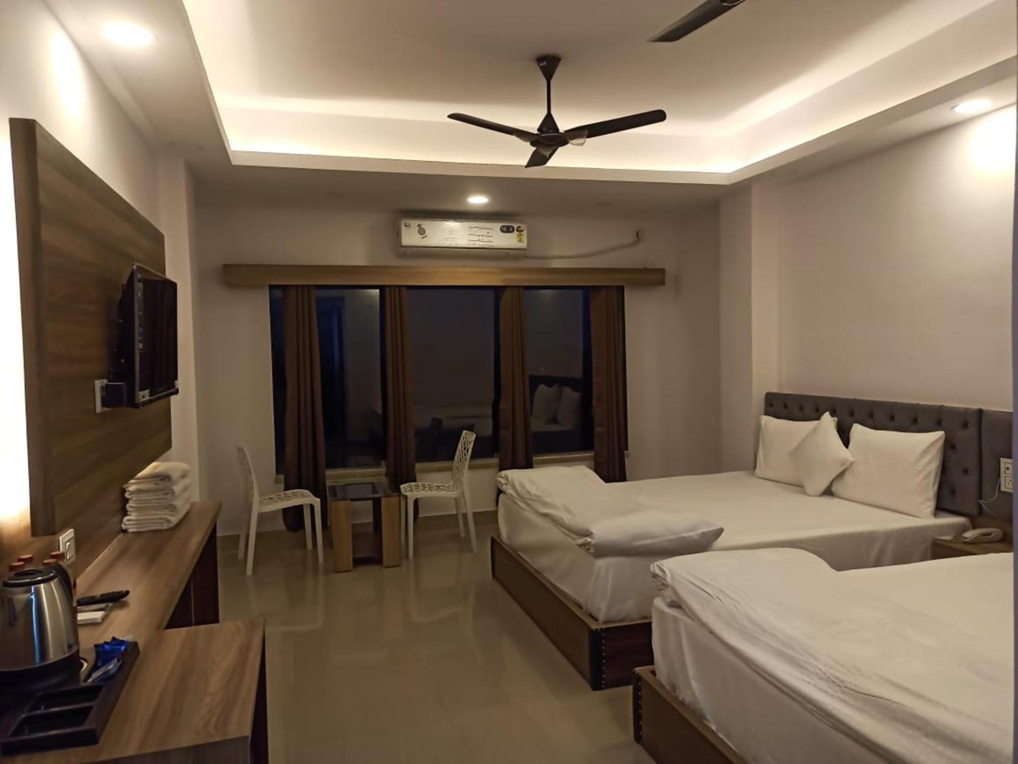 Gods County Hotels & Resorts Tarapith Esterno foto