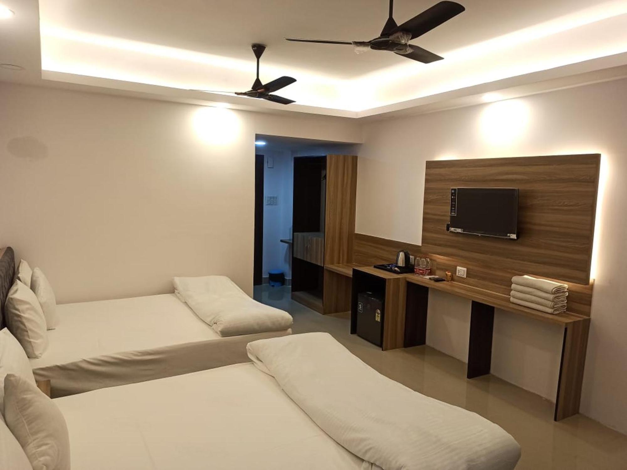 Gods County Hotels & Resorts Tarapith Esterno foto