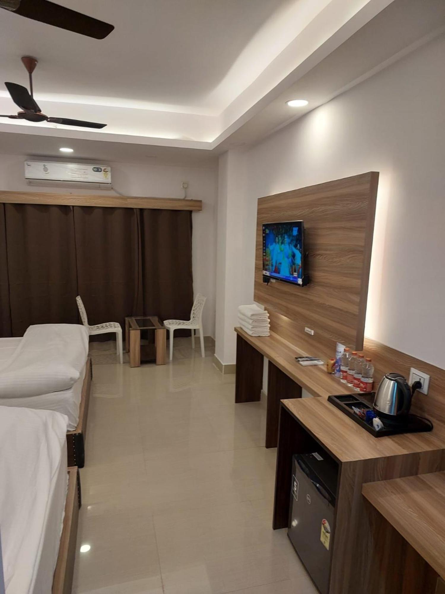 Gods County Hotels & Resorts Tarapith Esterno foto